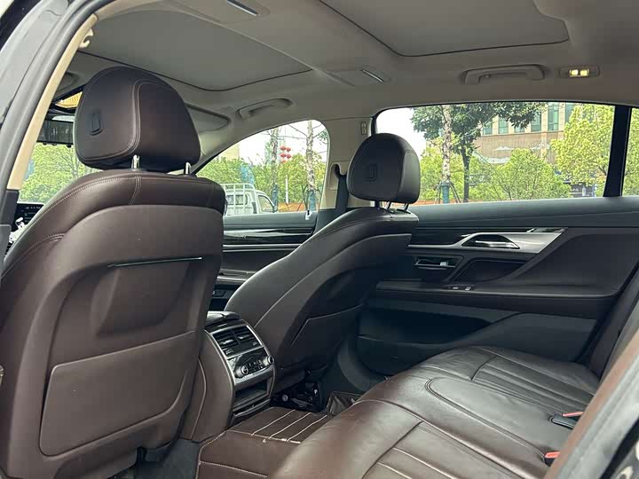 BMW 7-Series 2018 730 Li Leading — фото 8