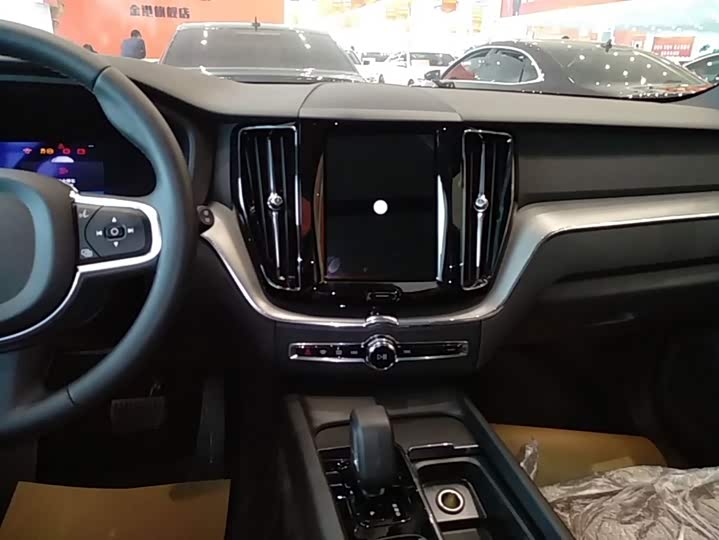 Volvo XC60 2024 B 5 4 WD — фото 13