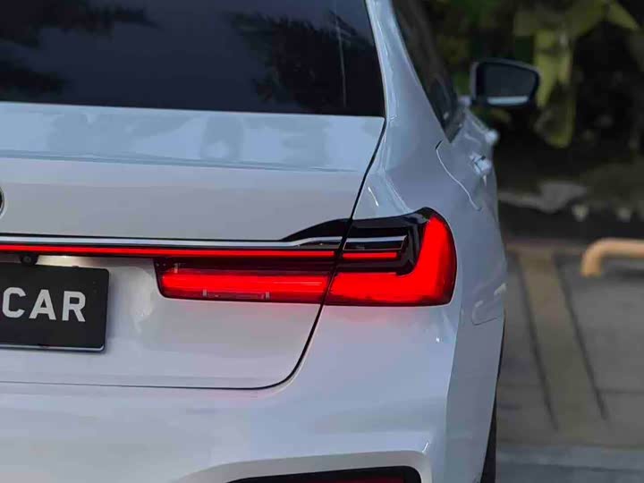 BMW 7-Series 2016 740 Li Leading — фото 18