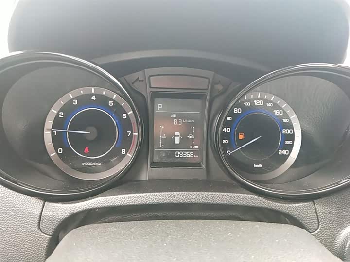 Changan CS15 2016 1.5 L AT — фото 12