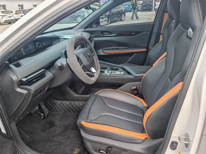 Changan UNI-V 2024 1.5 T — фото 4