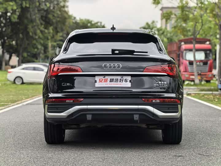 Audi Q5L Sportback 2022 40 TFSI Luxury — фото 4