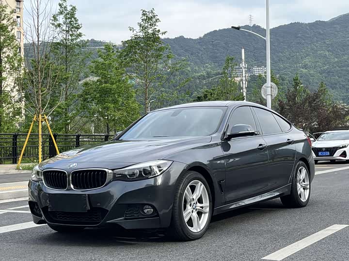 BMW 3-Series 2019 320i M — фото 2