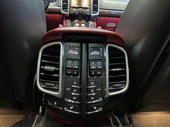 Porsche Cayenne 2016 Cayenne Turbo S 4.8 T — фото 11