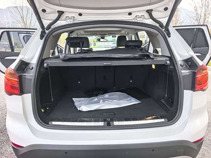 BMW X1 2019 s Drive 20 Li Leading — фото 21