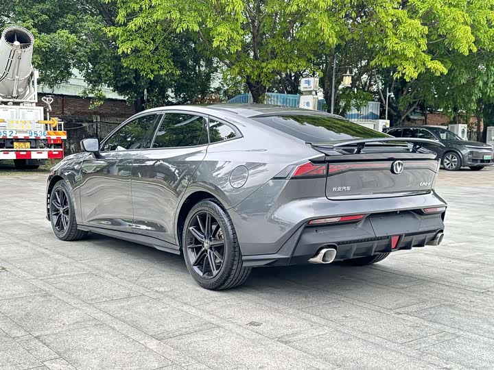 Changan UNI-V 2022 1.5 T Premium — фото 10