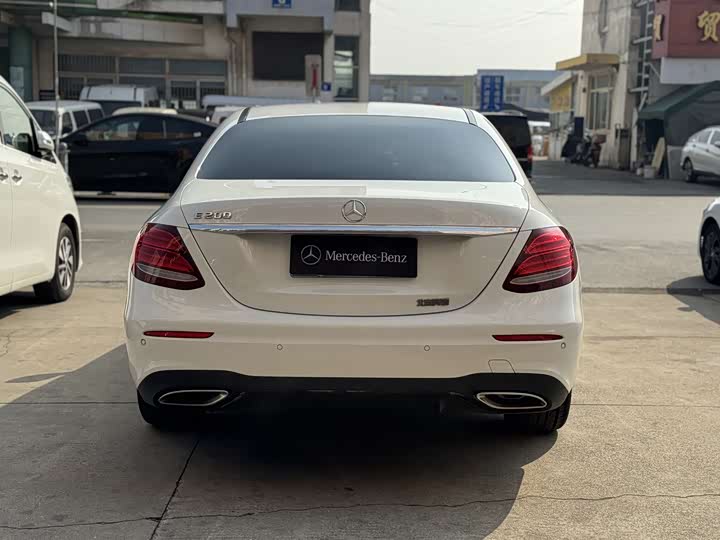 Mercedes-Benz E-Class E 200 спорт — фото 4