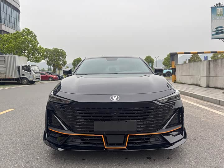 Changan UNI-V 2023 1.5 T — фото 2