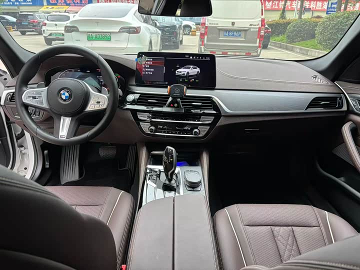 BMW 5-Series 2023 530 Li Leading M — фото 9