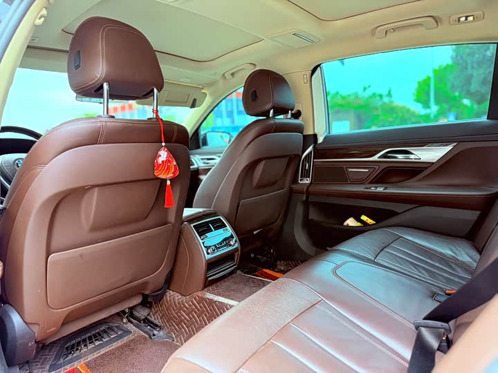 BMW 7 Series 730Li продвинутая — фото 10