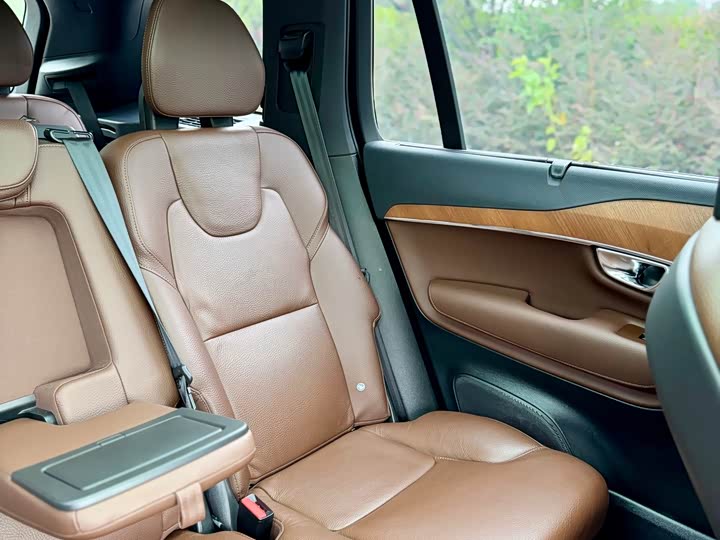 Volvo XC90 2022 B 6 7 — фото 28