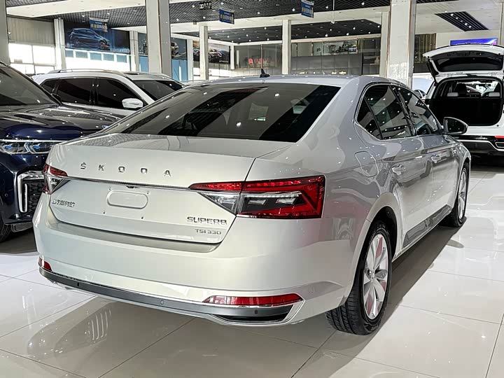 Skoda Superb — фото 7