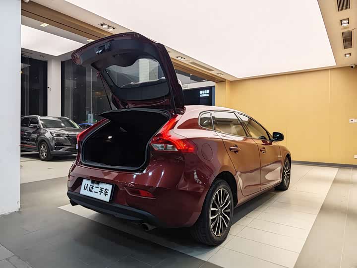 Volvo V40 2018 T 3 — фото 28
