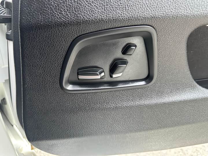 BMW 5-Series 2014 525 Li Leading — фото 16