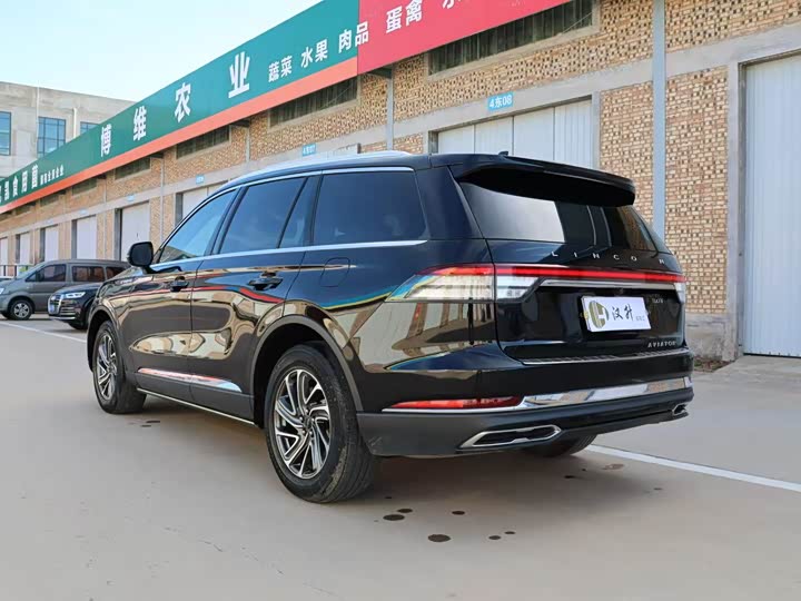 Lincoln Aviator — фото 13