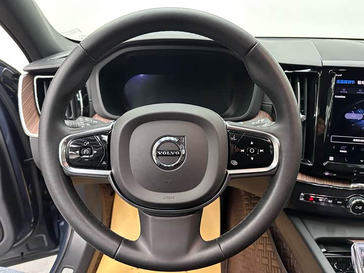 Volvo XC60 2024 B 5 4 WD — фото 10