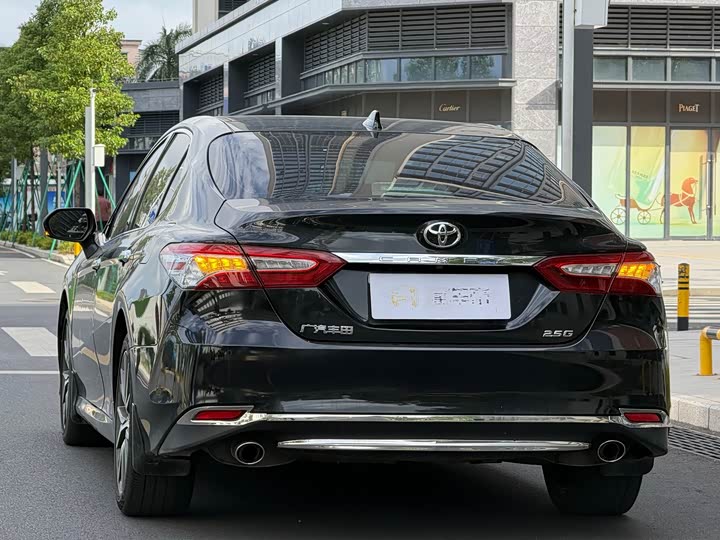 Toyota Camry — фото 15