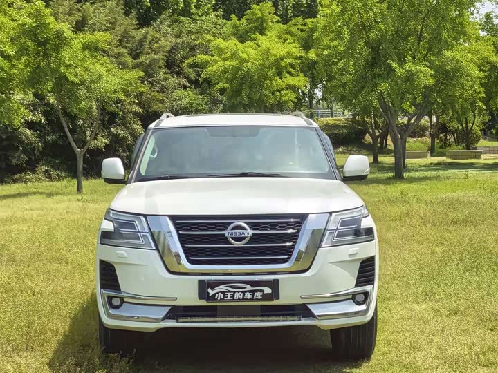 Nissan Patrol — фото 1