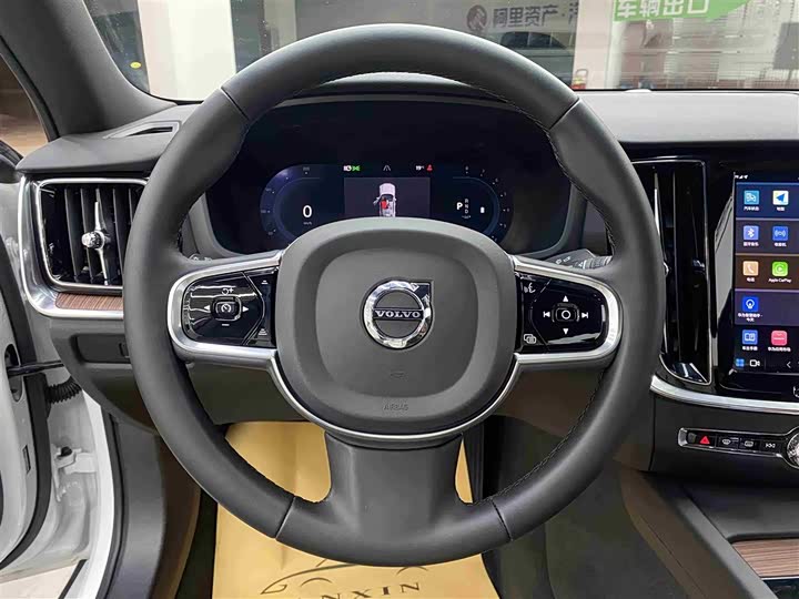 Volvo S60 2025 B 4 — фото 12