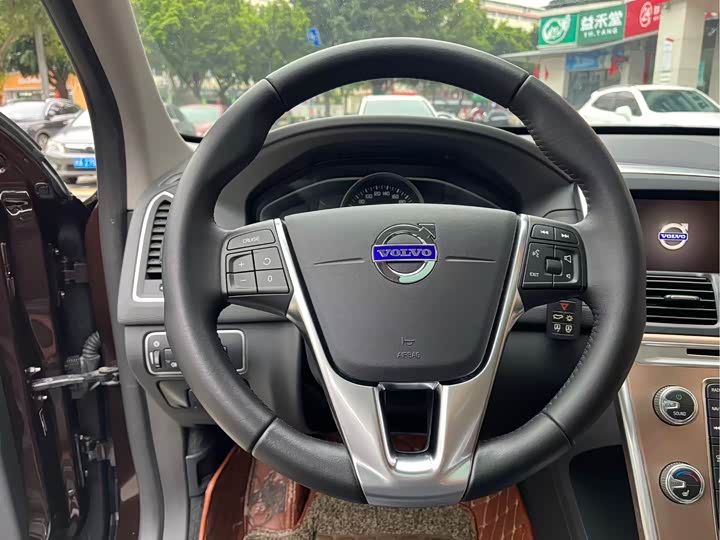 Volvo XC60 2017 T 5 — фото 34