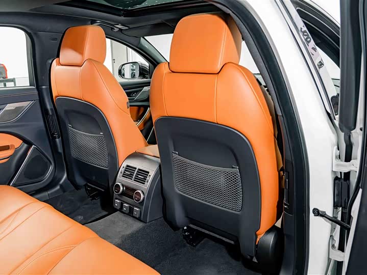 Jaguar XFL 2024 2.0 T P 300 4 WD — фото 22