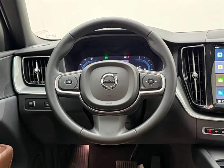 Volvo XC60 2022 B 5 4 WD — фото 26