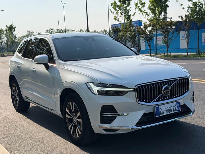 Volvo XC60 2023 B 5 4 WD — фото 3