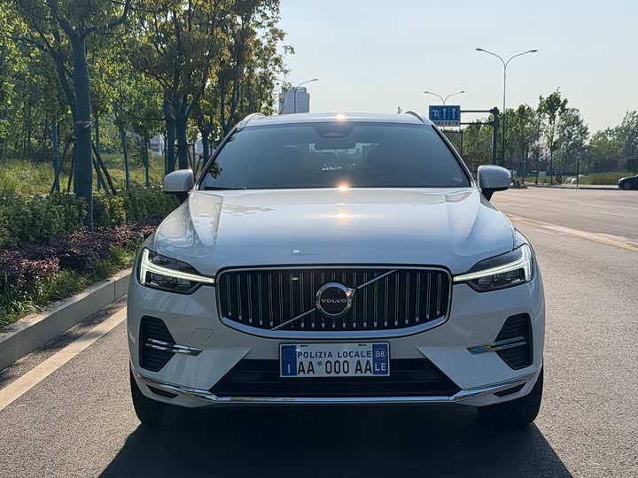 Volvo XC60 2023 B 5 4 WD — фото 2