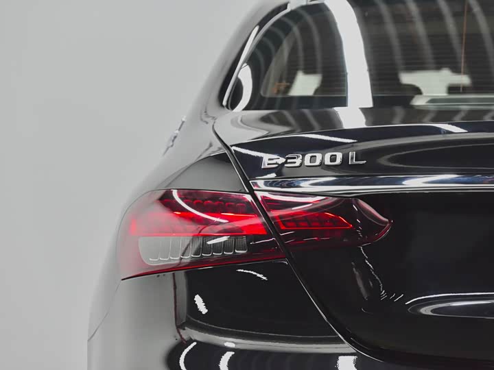 Mercedes-Benz E-Class 2022 E 300 L Luxury — фото 59