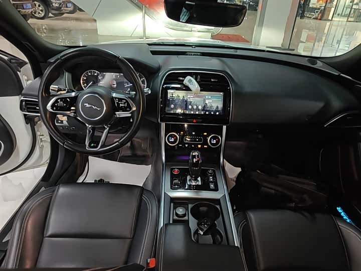 Jaguar XEL 2020 2.0 T 200 PS R-DYNAMIC — фото 10
