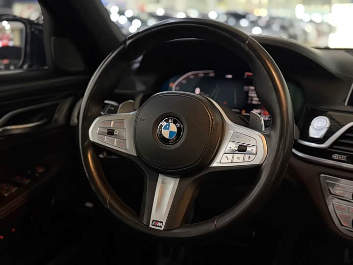 BMW 7 Series 730Li M спортпакет — фото 11