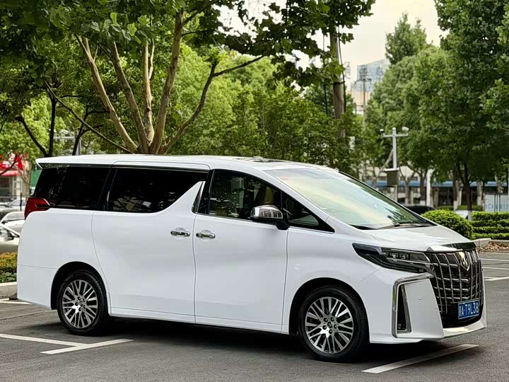 Toyota Alphard — фото 3