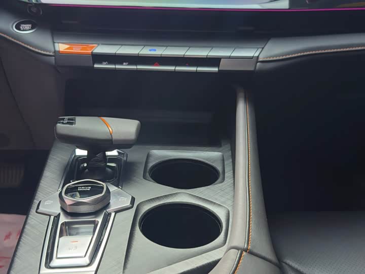 Changan UNI-V 2022 1.5 T Premium — фото 9