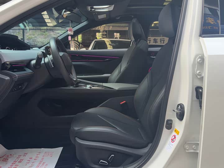 Changan UNI-V 2022 1.5 T Premium — фото 10