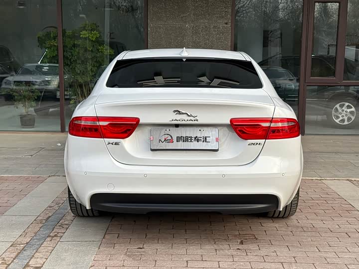 Jaguar XE 2015 2.0 T 200 PS R-Sport — фото 7