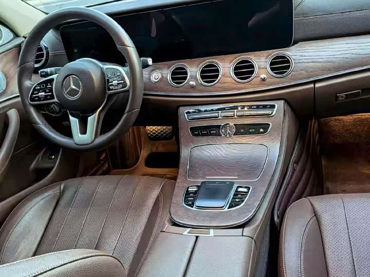 Mercedes-Benz E-Class 2019 E 300 L Luxury — фото 7
