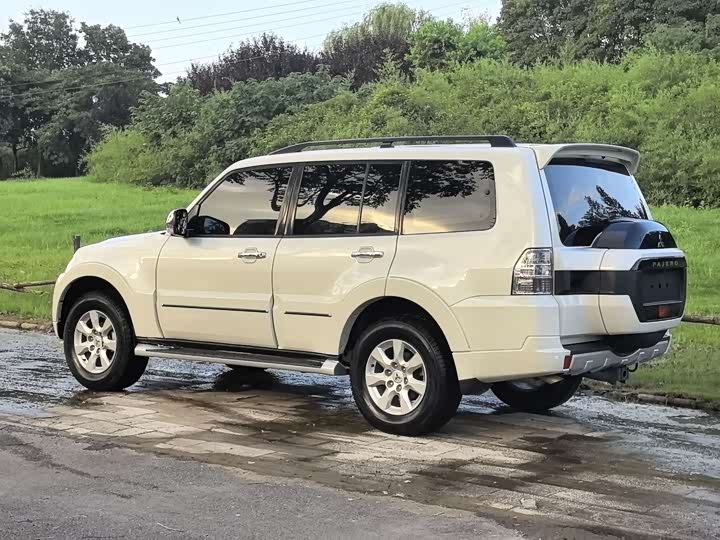 Mitsubishi Pajero — фото 3