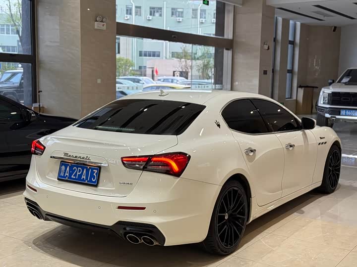 Maserati Ghibli 2023 3.0 T Modena — фото 19