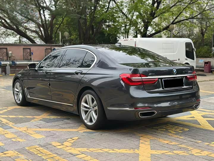 BMW 7 Series 740Li продвинутая — фото 20
