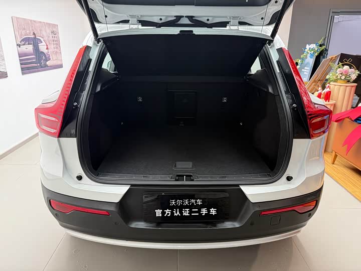 Volvo XC40 2025 B 4 WD — фото 14
