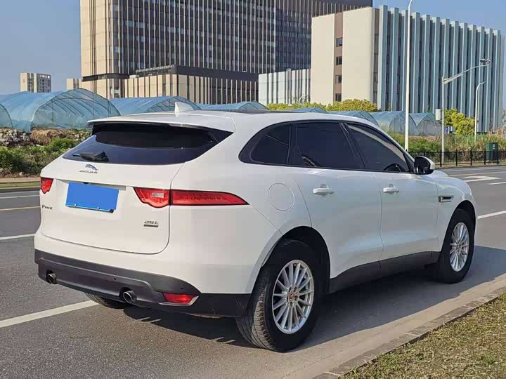 Jaguar F-PACE 2018 2.0 T 4 WD — фото 8