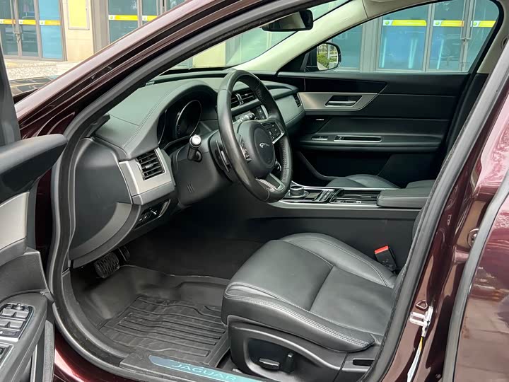 Jaguar XFL 2018 XFL 2.0 T 200 PS — фото 10