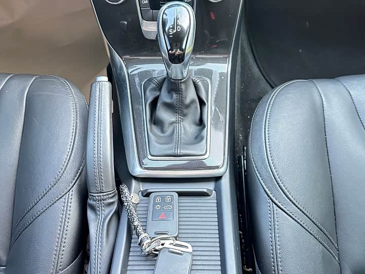 Volvo V 40 2019 T 3 — фото 12