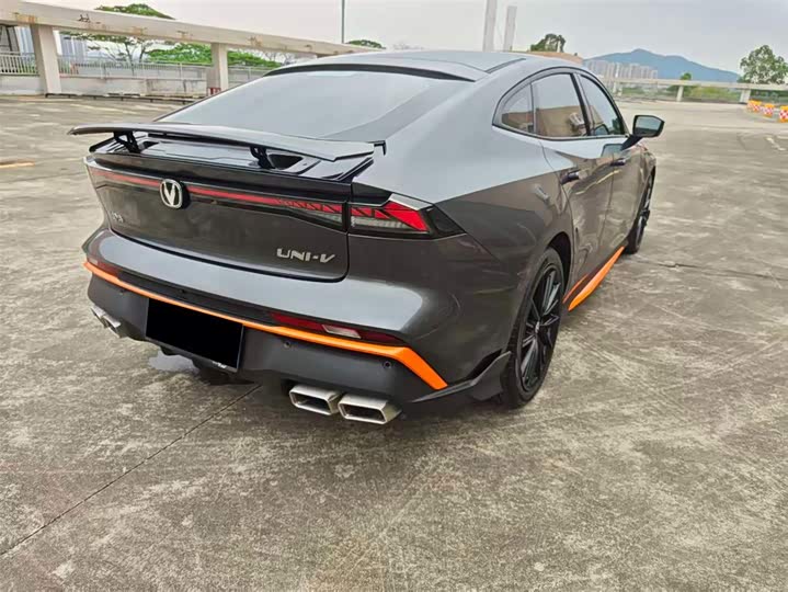 Changan UNI-V 2024 1.5 T Sport — фото 9