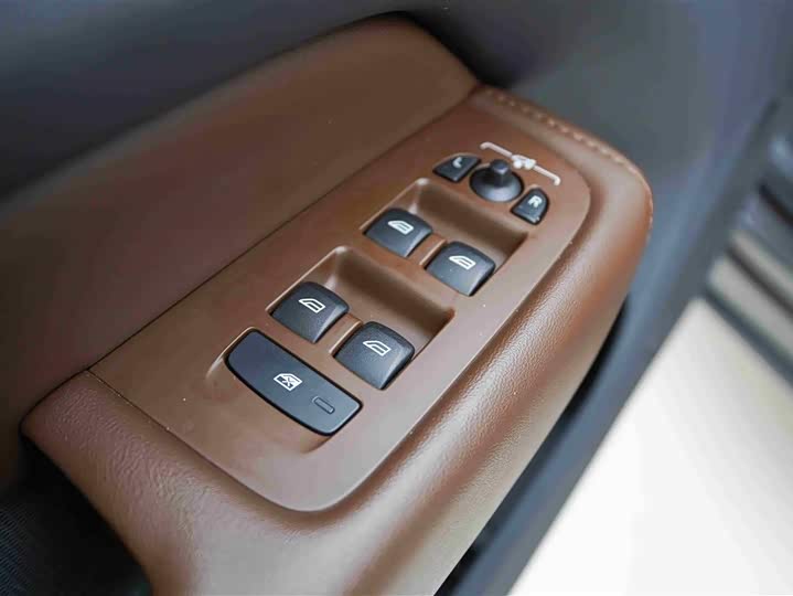 Volvo XC60 2023 B 5 4 WD — фото 11