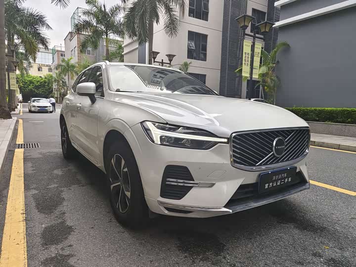 Volvo XC 60 2026 B 5 4 WD — фото 3