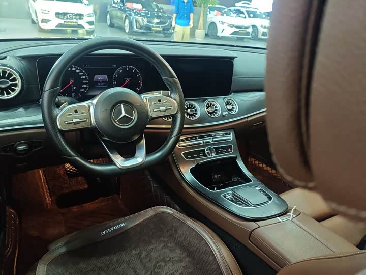 Mercedes-Benz E-Class 2019 E 200 L Sport — фото 5