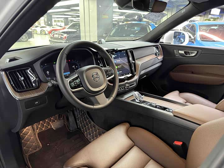 Volvo XC60 2024 B 5 4 WD — фото 4