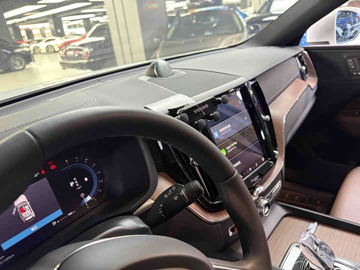 Volvo XC60 2024 B 5 4 WD — фото 10