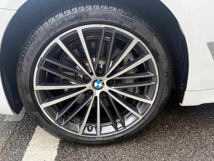 BMW 5-Series 2023 530 Li Leading M — фото 4
